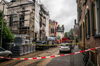 Mannen asbestbedrijf waarschuwen bewoners voor brand in Spijkerstraat: ‘We hoorden het knetteren!’