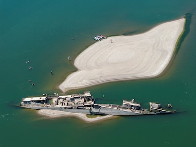 Opmerkelijke beelden: droogte legt vloot van gezonken nazischepen bloot in Donau