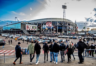 Fysieke seizoenkaarten niet op tijd binnen voor wedstrijd Feyenoord-Utrecht