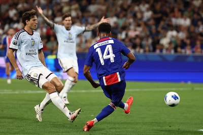 Paris Saint-Germain verslaat Aston Villa door goals van Kvaratskhelia en Doué