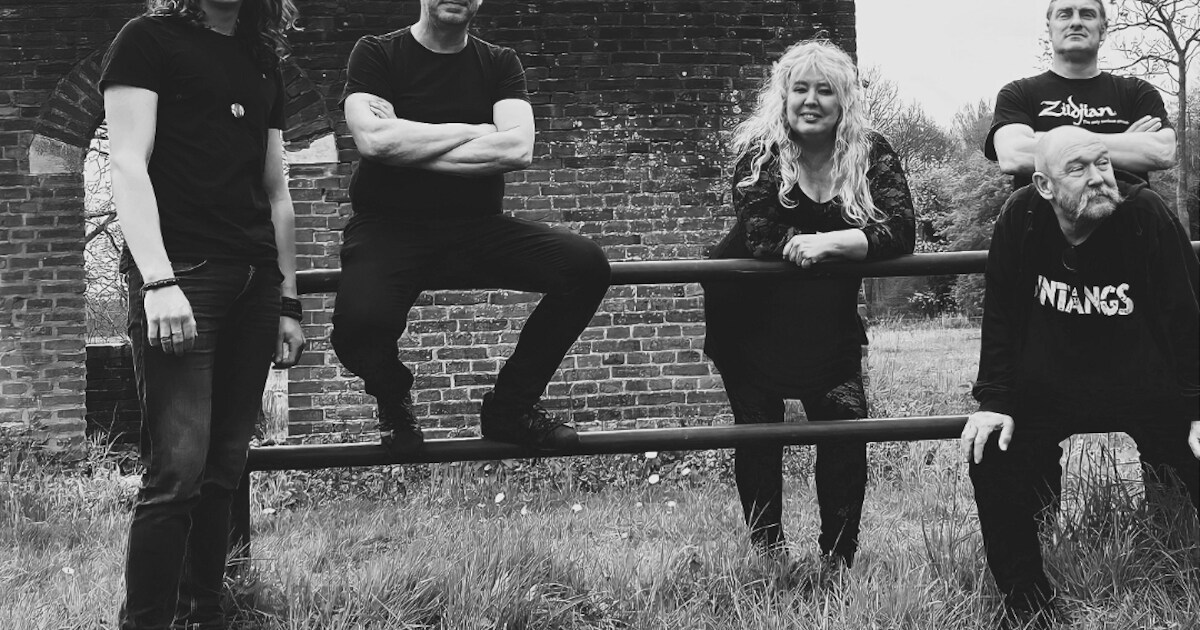 Akoestische band The Sec treedt op tijdens zomerconcert in Bredevoort