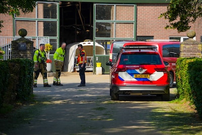 Brandweer en specialist gevaarlijke stoffen naar incident bij melkveebedrijf in Oijen