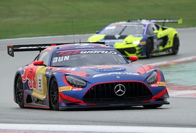 Max Verstappen staat voor debuutrace in GT World Challenge, teamgenoten vechten zich naar voren