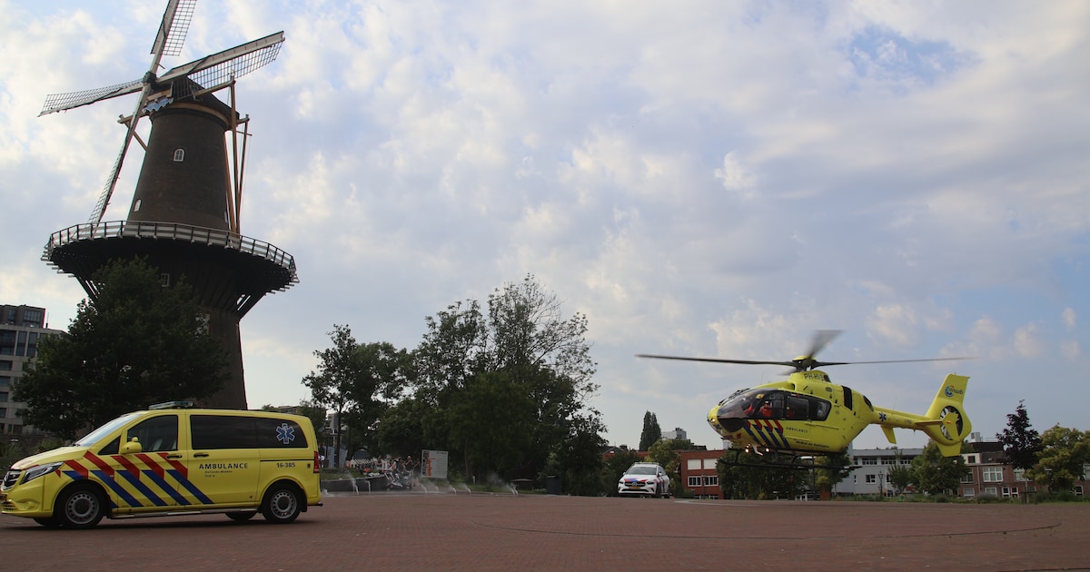 Gewonde na steekpartij in centrum van in Leiden, politiehelikopter cirkelt boven de stad