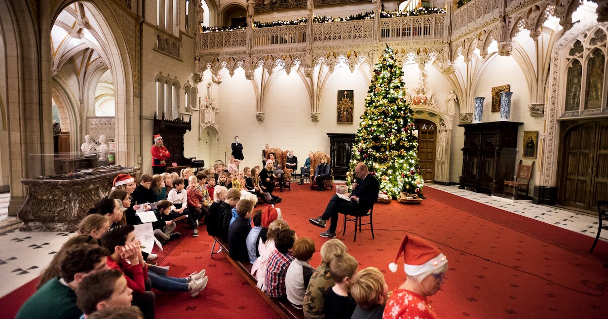Is dit de meest bijzondere kerstviering van Nederland? Leerlingen swingen in grote hal van kasteel D