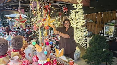 Patricia heeft al kerstkriebels: leegstaand tuincentrum wordt kerstoutlet