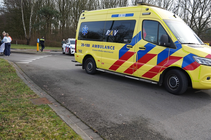 Man gewond door aanrijding met bedrijfsbus in Gilze