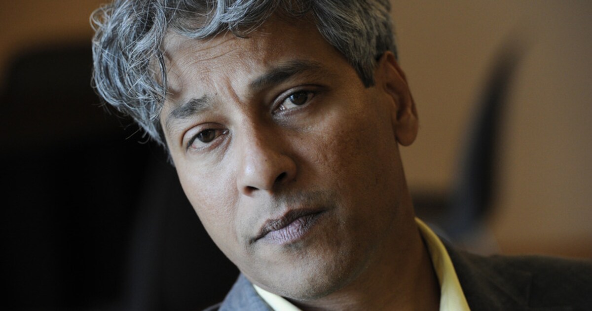 Schrijver en programmamaker Anil Ramdas (54) overleden | Show | AD.nl