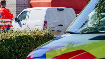 Auto botst achterop bestelbus in Oss