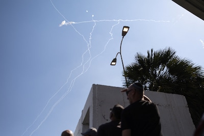 Israël zet tientallen gevechtsvliegtuigen in bij tegenaanval