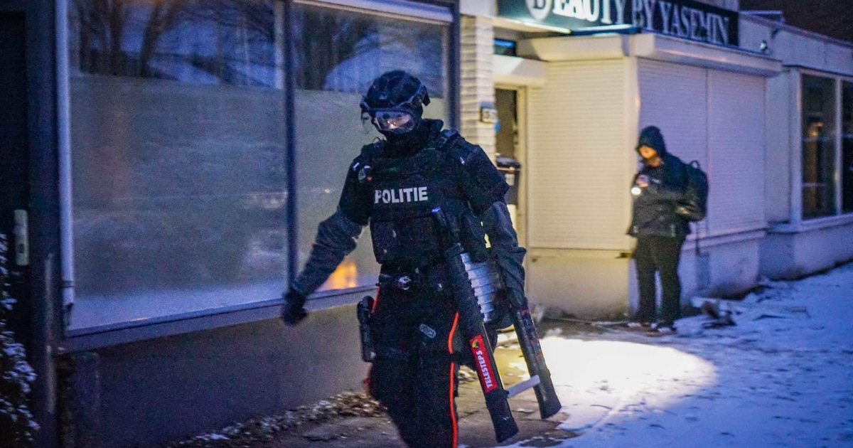 Politie vindt kilo's hennep bij doorzoekingen in Emmen, twee aanhoudingen