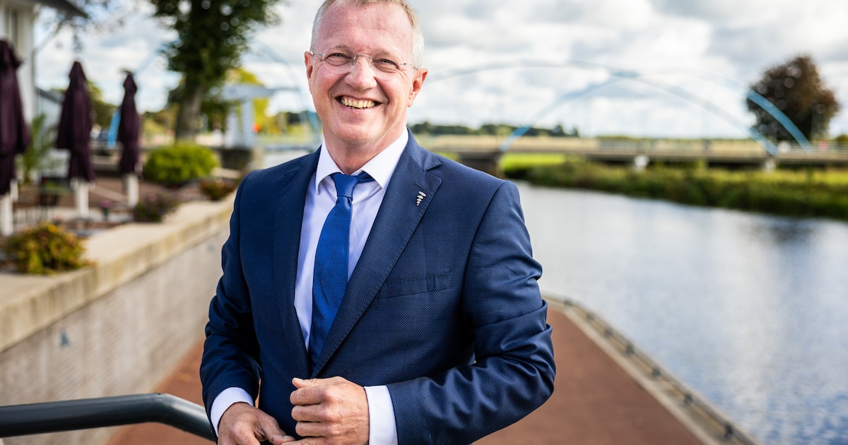 Burgemeester Dalfsen haalt kiezers op met ‘Stemmentrekker’