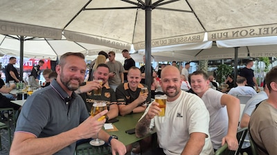 9,50 euro voor een biertje, maar Utrecht-supporters doen er niet minder gek om: ‘Gister deden wij he