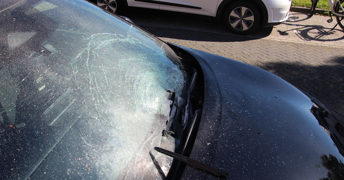 Explosie zorgt voor schade aan auto in Heerhugowaard