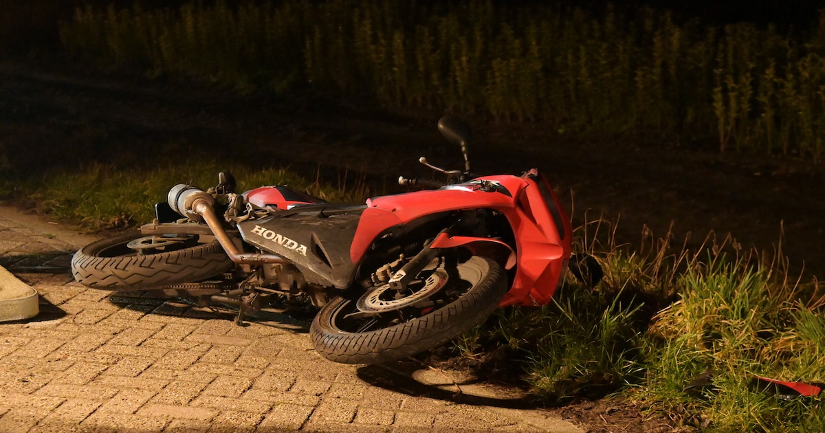 Motorrijder raakt gewond bij botsing met busje in Wernhout, slachtoffer naar het ziekenhuis