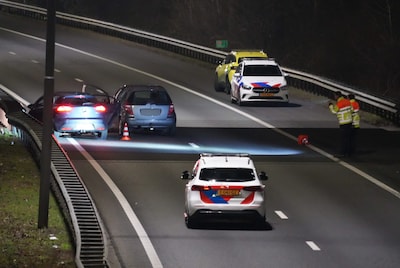 Auto met drie mannen vlak na tankbeurt beschoten op A59 bij Nieuwkuijk, een gewonde