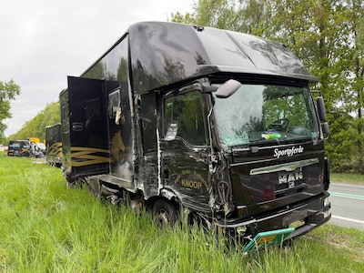 Ravage op N36: vrachtwagen met paarden betrokken bij aanrijding