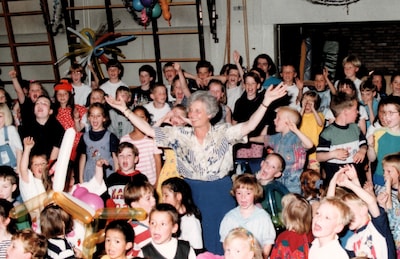 Thea was wég van het koningshuis, haar borduursels kwamen terecht in de Oranjekamer in haar huis