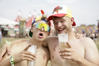 LIVE Zwarte Cross 2026 | Grote drukte bij De Dansvloer • ‘Fenomeen’ Jannes op het hoofdpodium • Blad