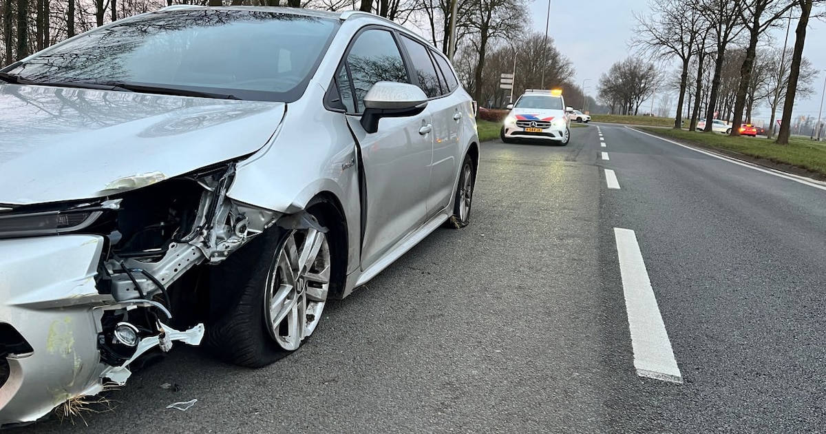 Ogenschijnlijk onschuldig ongeluk met bizarre afloop in Slagharen: bestuurder rent weg en strooit me