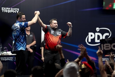 Clayton na zege op Van Veen ook te sterk voor Humphries in zinderende finale in Basel