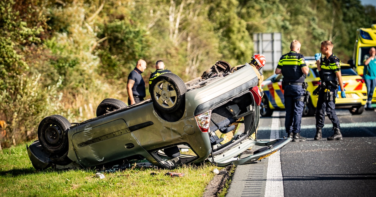 Bestuurder zit vast na eenzijdig ongeval op N381 bij Appelscha
