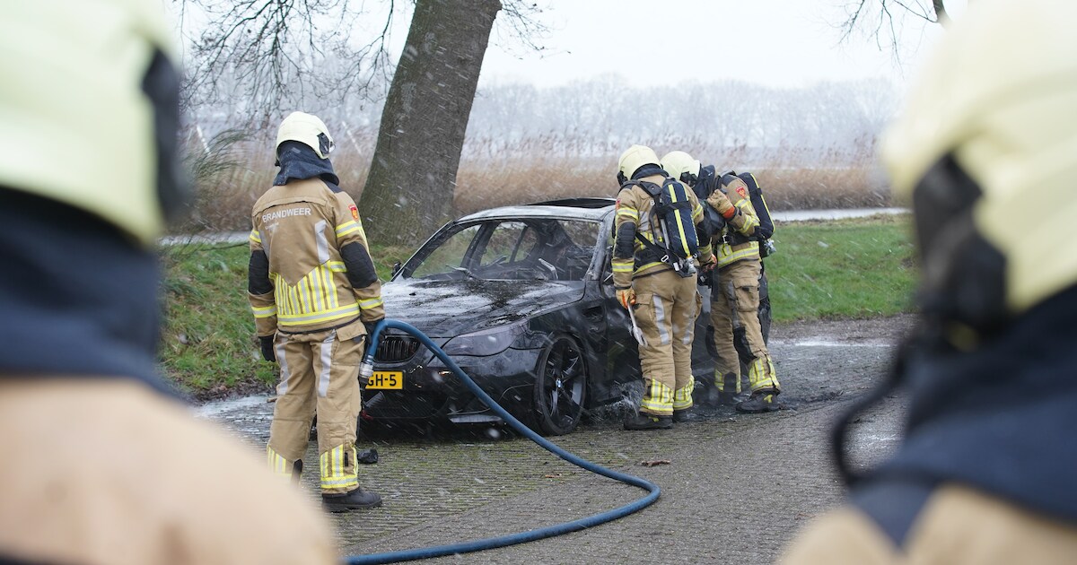 Voertuigbrand op Heetenseweg in Heeten