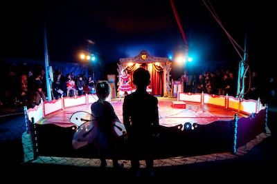 Hooggeëerd publiek, dit is wanneer er twee circussen tegelijk op het Malieveld staan