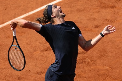Zverev profiteert van fouten Cobolli en is één set verwijder