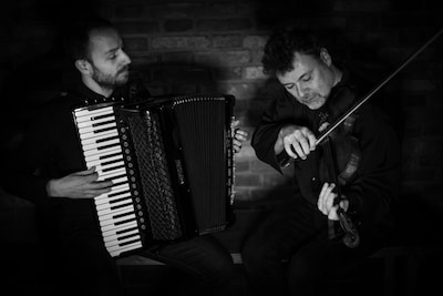 Feestelijke wereldmuziek met Jefis Duo in Oirschot