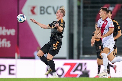 Opsteker voor Ajax vlak na rust: Julian Brandt pegelt gelijkmaker tegen de touwen