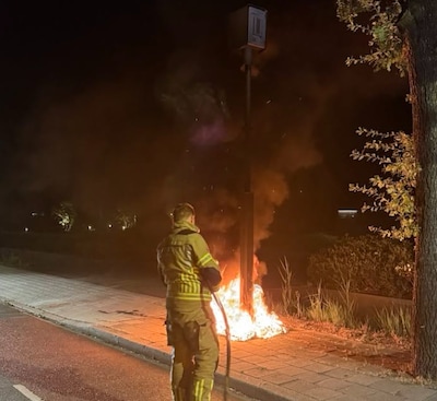 Flitspaal aan Dorpsstraat in Harskamp in brand