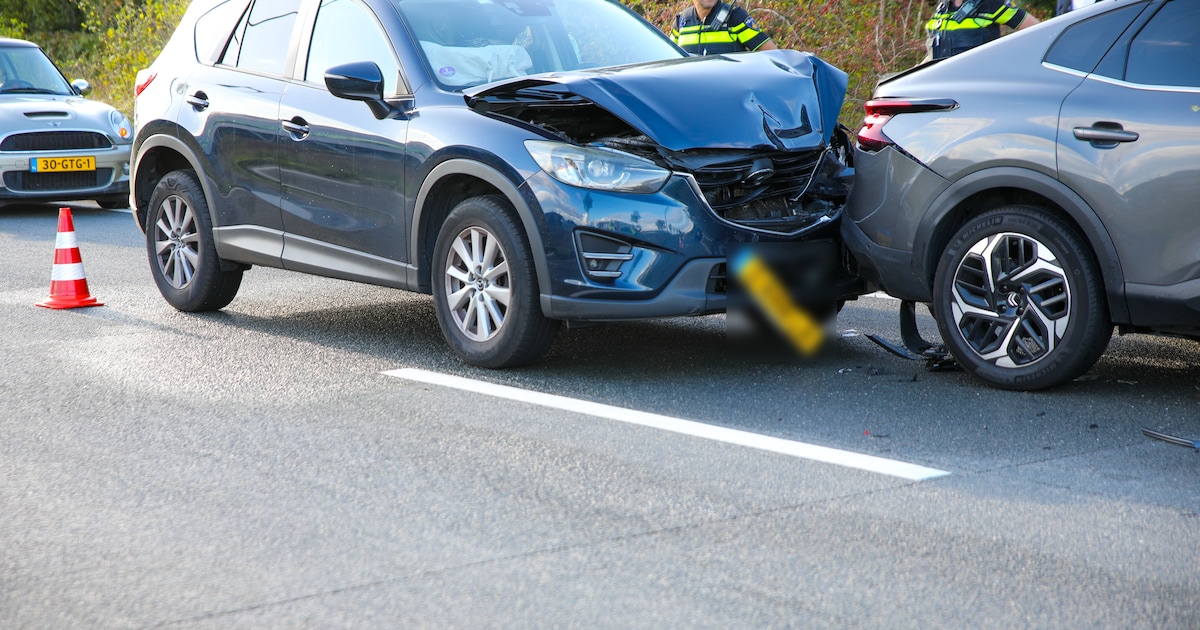 Vier auto's betrokken bij kettingbotsing, flinke file richting A50