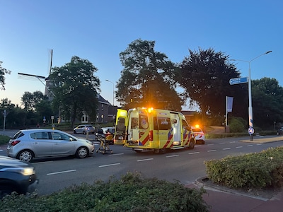 Scooterrijder gewond na botsing met auto in Veenendaal