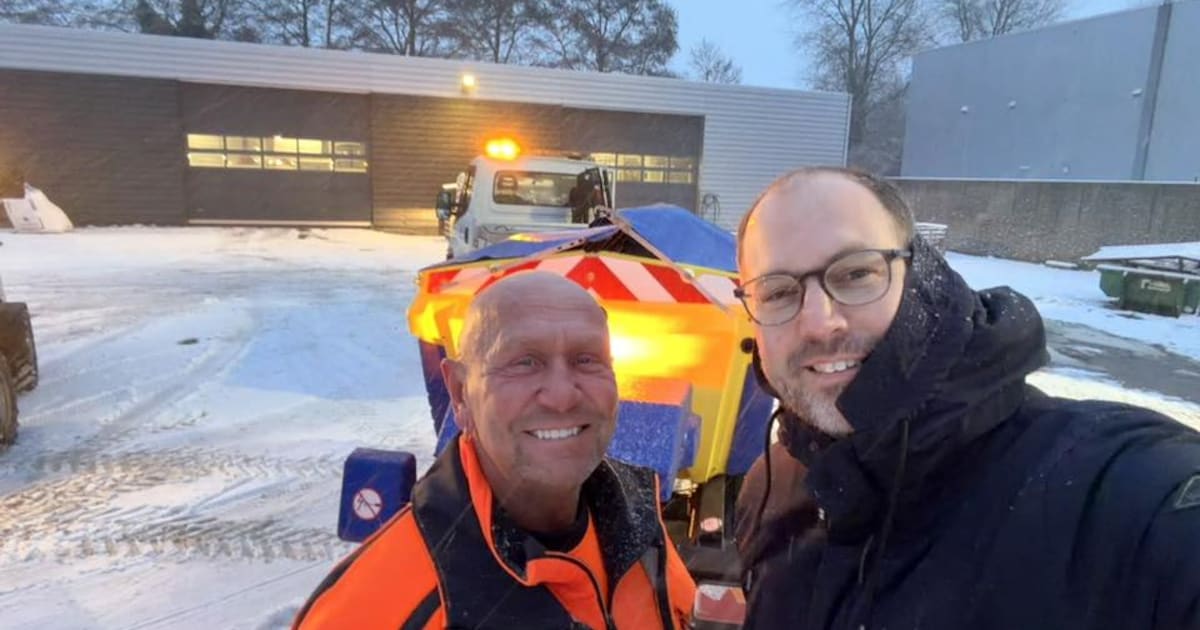 Burgemeester De Lange van Landsmeer rijdt ochtend mee met buitendienst