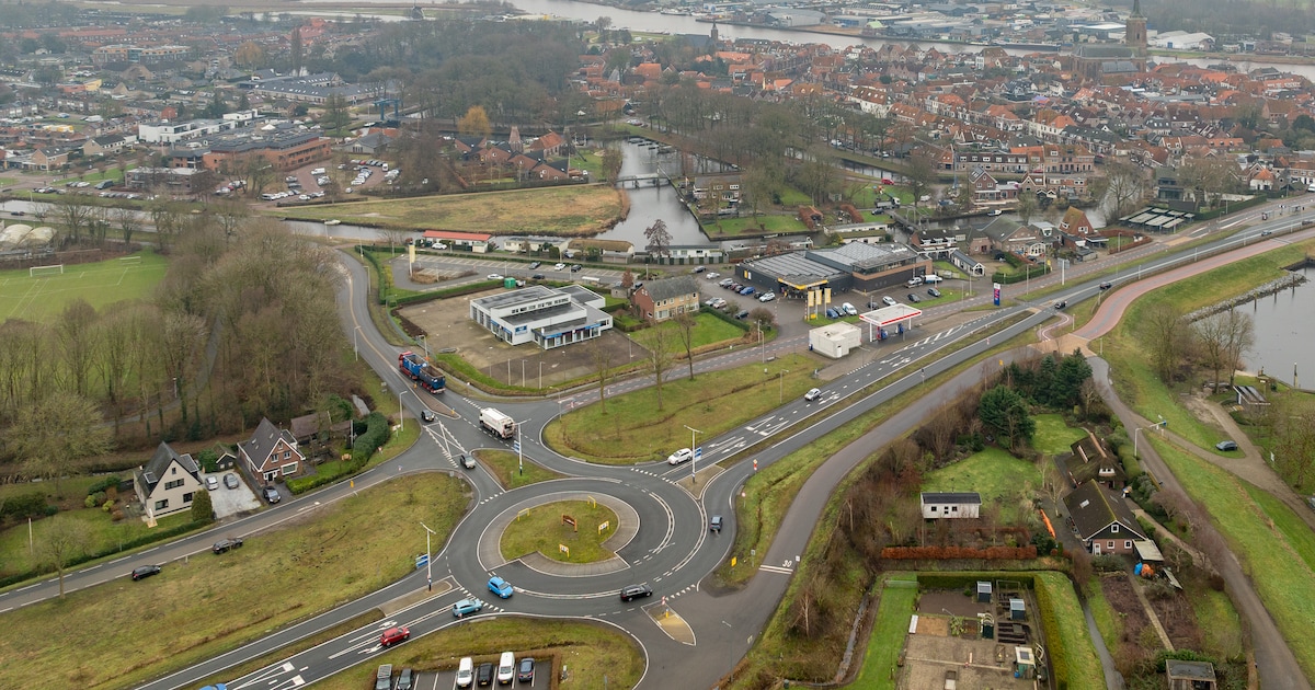 Autobedrijf sloot na 112 jaar de deuren, komen op deze plek nu twee nieuwe woontorens?