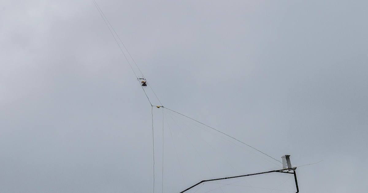 Helikopter meet grondwater in Geertruidenberg