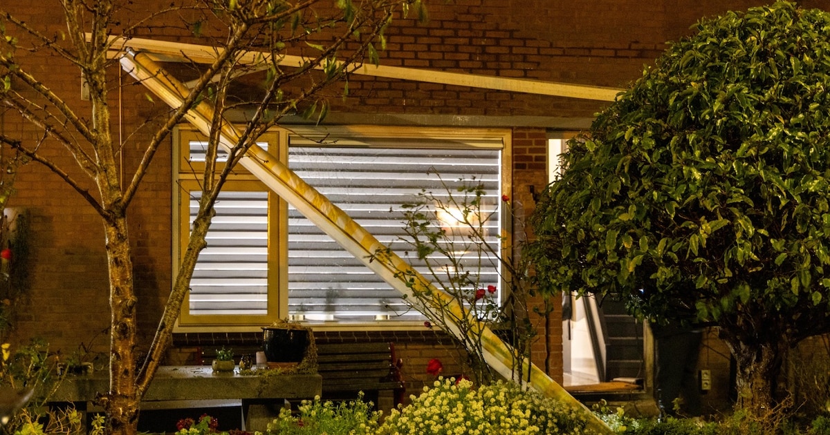 Explosie beschadigt woning in Hillegom, politie doet onderzoek
