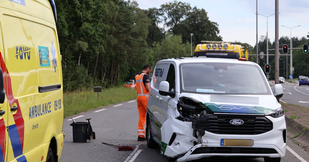 Aanrijding tussen bestelbus en auto op Doornseweg in Leusden