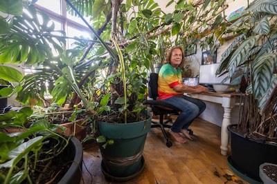 Een oppas voor je kat? Sam (58) zorgt voor 400 planten, ook die van vakantiegangers