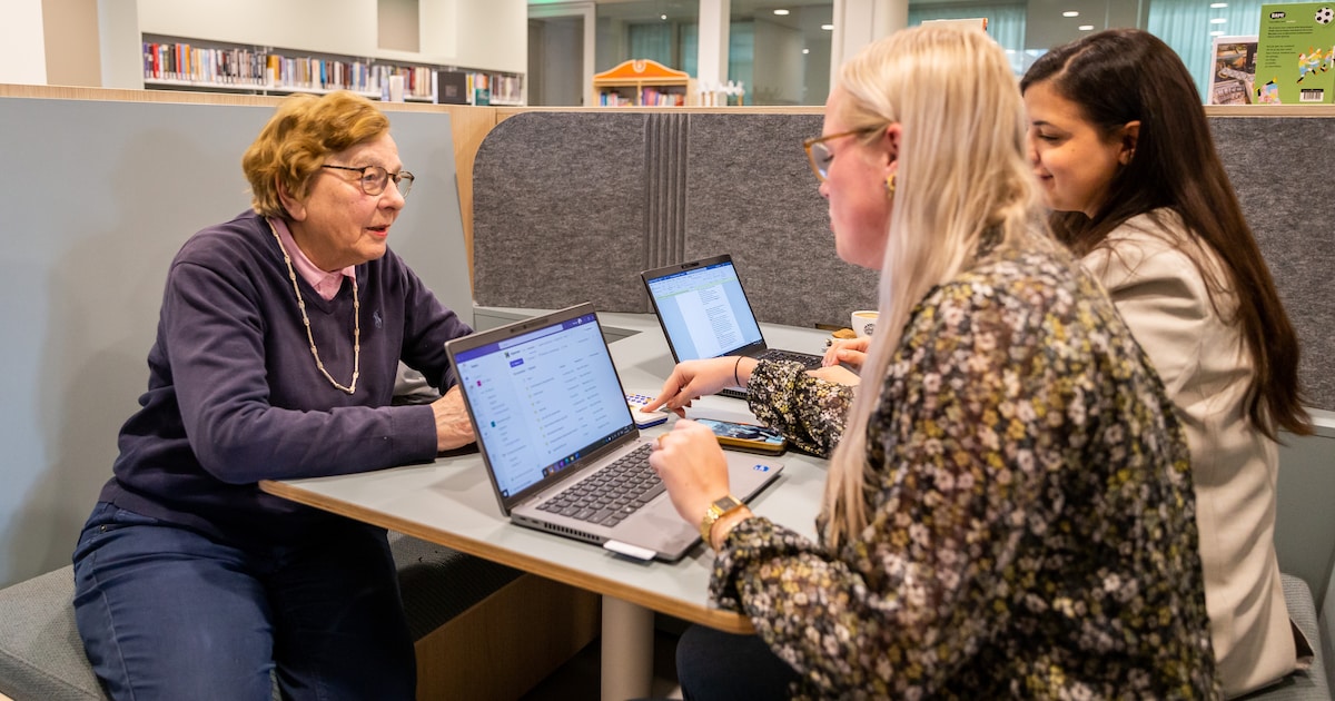 Vrijwilligers helpen met belastingaangifte in Leusden