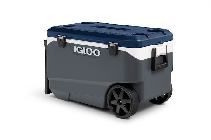 de-koelbox-van-igloo-waardoor-vingers-kunnen-worden-afgesneden