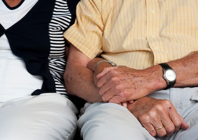 Ben jij na je 60ste (opnieuw) begonnen met daten en wil je jouw ervaringen delen? Laat het ons weten