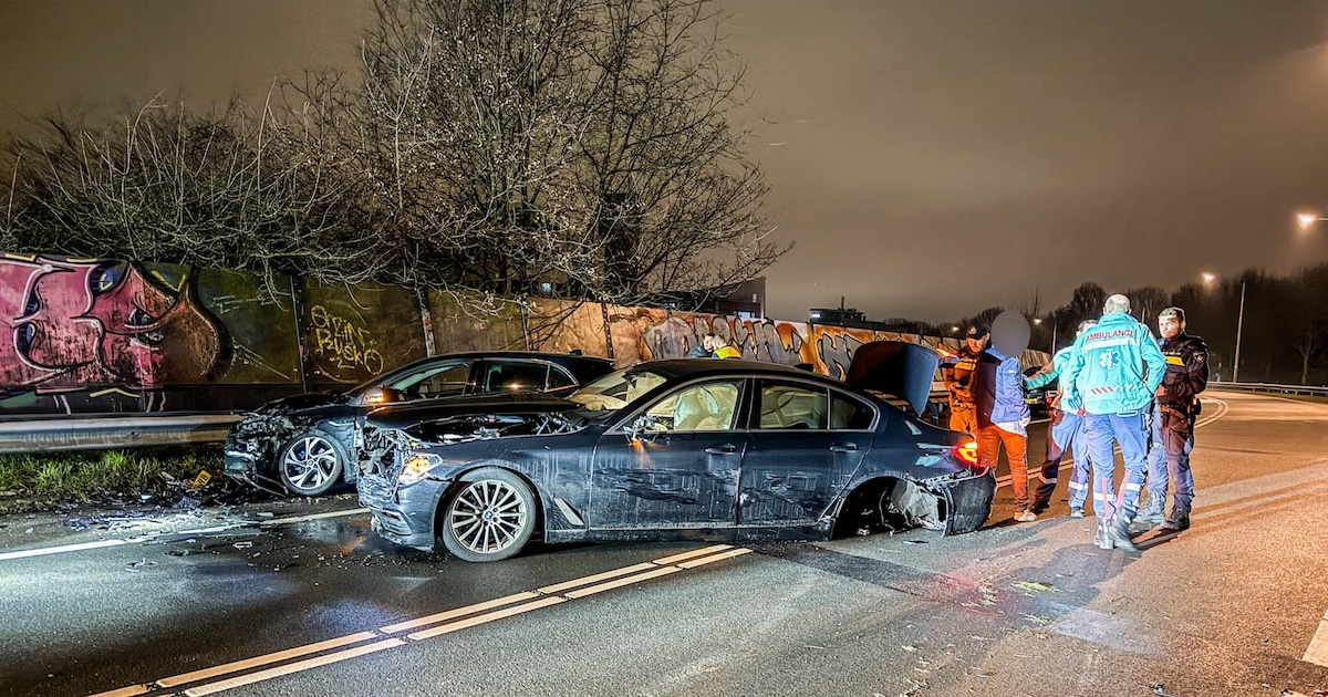 Frontale botsing op de Outputweg in Amersfoort