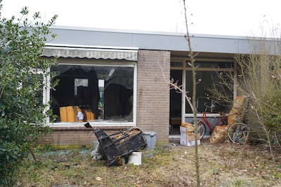 Bettie is net de koffie aan het inschenken, dan moet ze plots haar woning uit door felle brand bij d