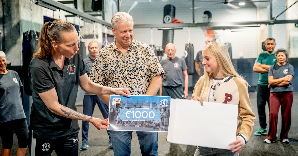 Bijzondere cheque voor Boks Fabriek Nijmegen en genieten bij Gennepse ven