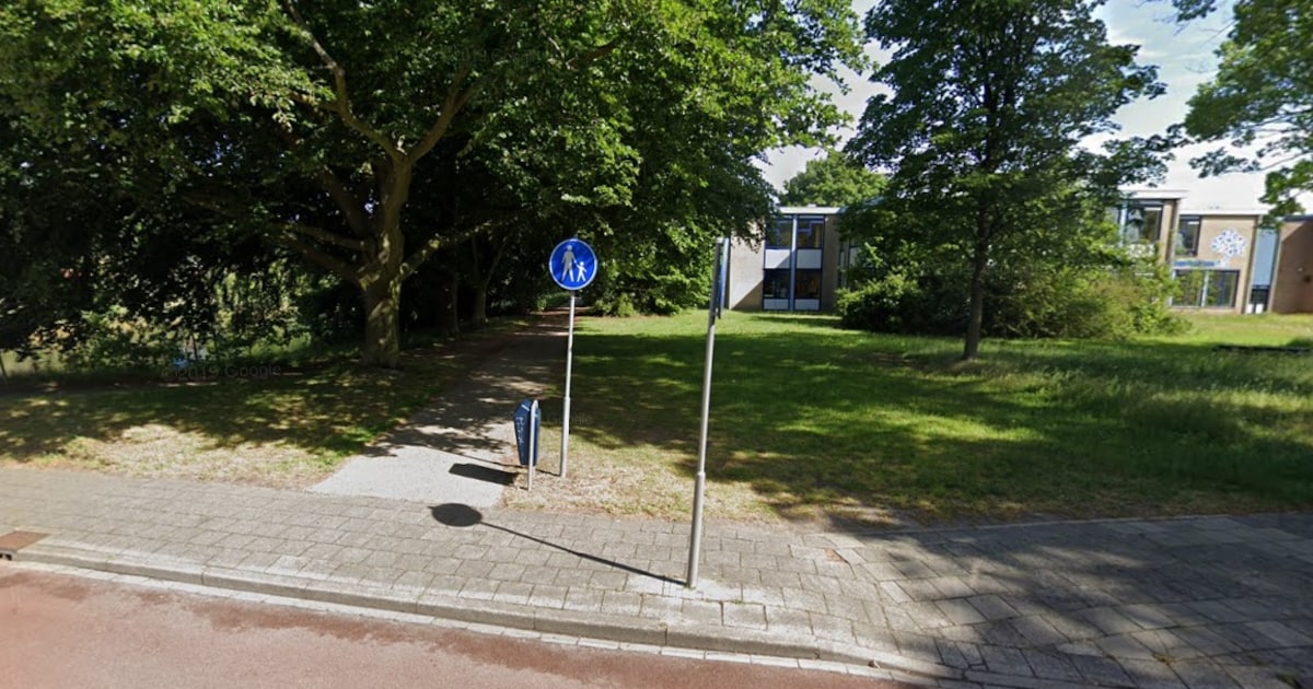 Jongen (15) met geweld van tas beroofd in Liendert