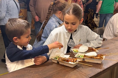 Selamat datang! Doetinchemmers brengen Pasar Malam Kecil naar het Stadsfeest