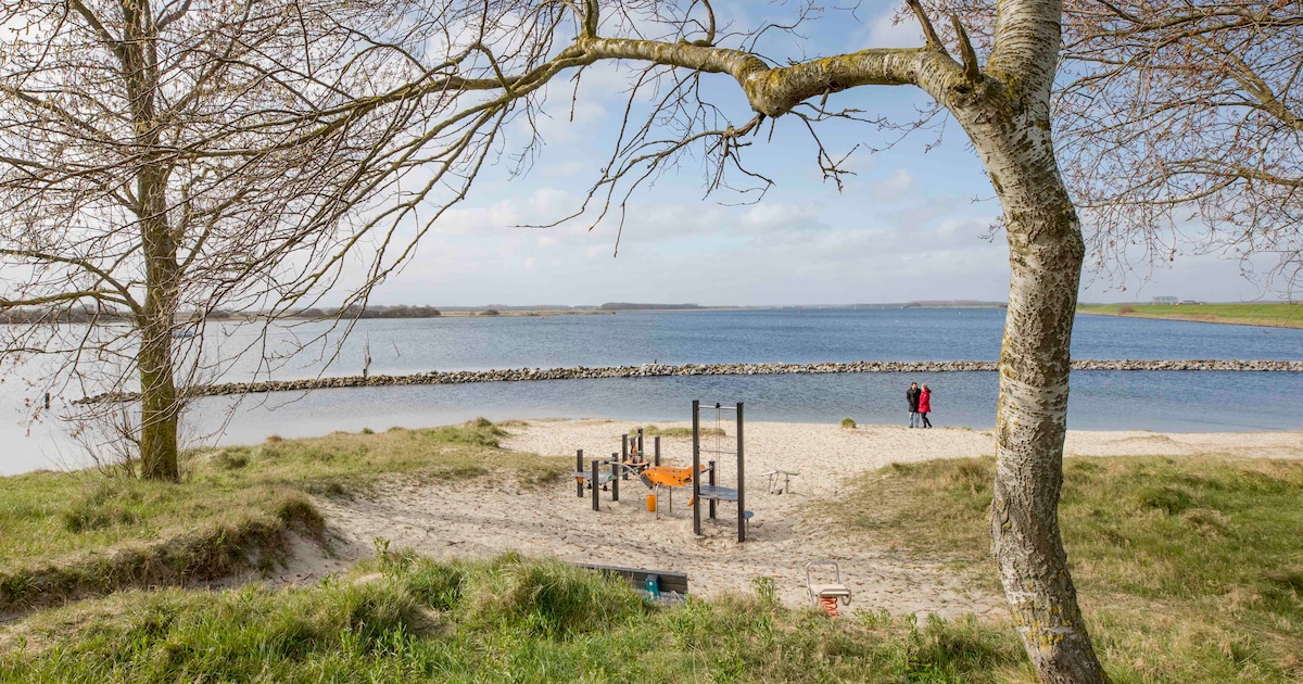 Strandje Geersdijk vrijdag dicht voor schoonmaak, zaterdag weer open voor publiek