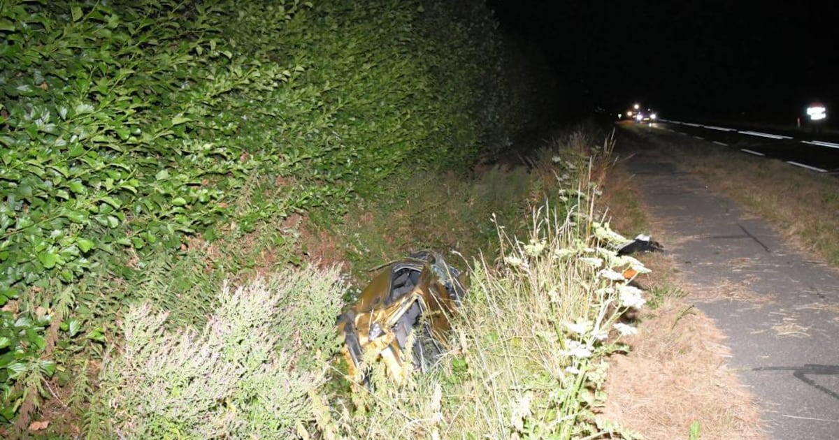 Auto belandt in sloot op N289 bij Kapelle, traumahelikopter gealarmeerd